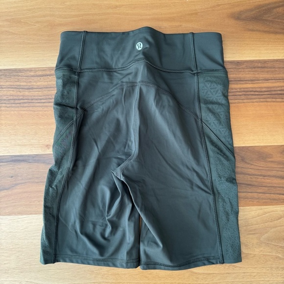 Lululemon Strength & Sweat Short *8" in Dark Olive Sz. 6 - Picture 3 of 7